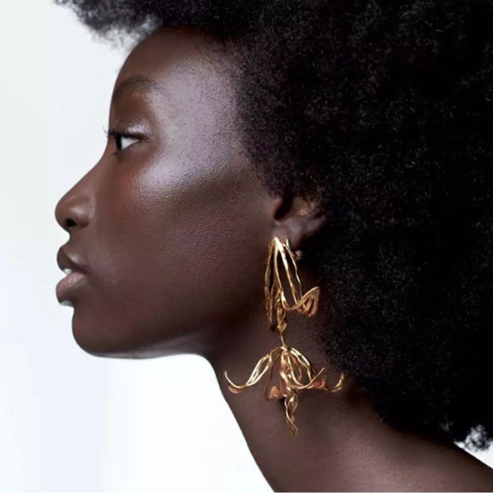 Zara gold flower dangle earrings #643